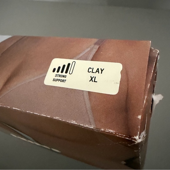 Skims Seamless Sculpt Strapless Shortie Bodysuit Shapewear XL Clay New in Box - Picture 8 of 8